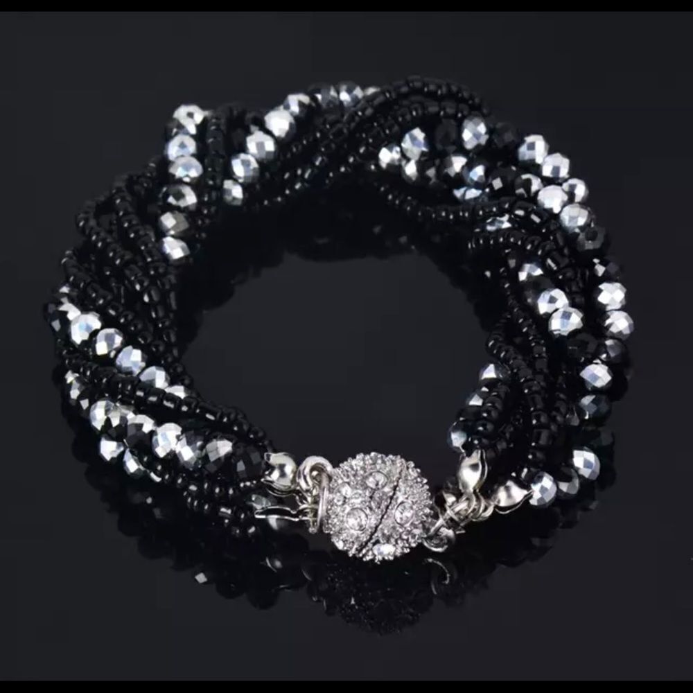 FASHION BLACK AND SILVER MULTILAYER CRYSTAL BEADS BRACELET WITH MAGNETIC CLOSURE
